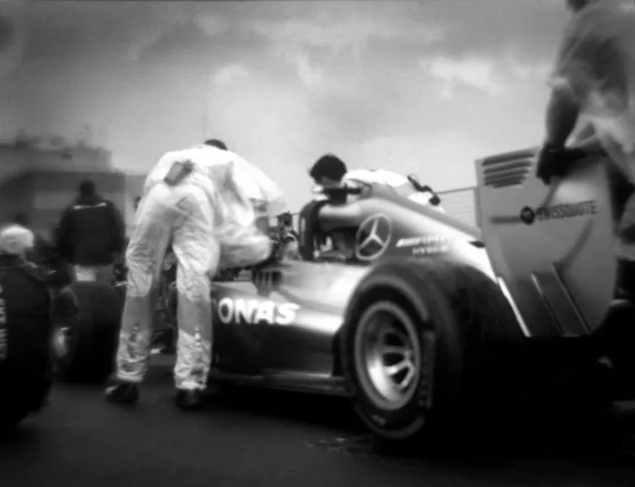 Photographer Shoots Formula 1 With 104-Year-Old Camera, And Here's The Result