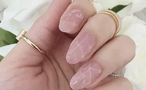 Las uñas de cuarzo son la última tendencia en belleza