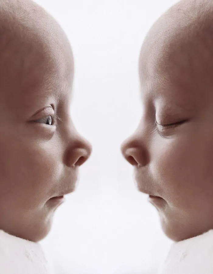 Esta fotógrafa hace fotos a los bebés de forma nunca vista