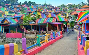 Rainbow Village: Indonesian Government Invests $22,467 To Paint 232 Slum Houses, And Result Is Amazing