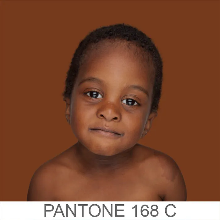 Esta fotógrafa intenta retratar cada tono de piel para un proyecto Pantone humano