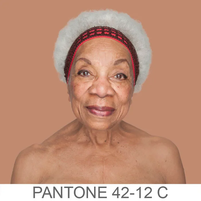 Esta fotógrafa intenta retratar cada tono de piel para un proyecto Pantone humano