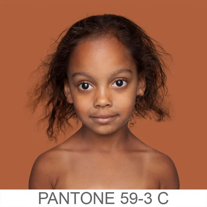 Esta fotógrafa intenta retratar cada tono de piel para un proyecto Pantone humano