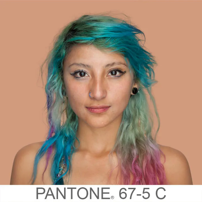 Esta fotógrafa intenta retratar cada tono de piel para un proyecto Pantone humano