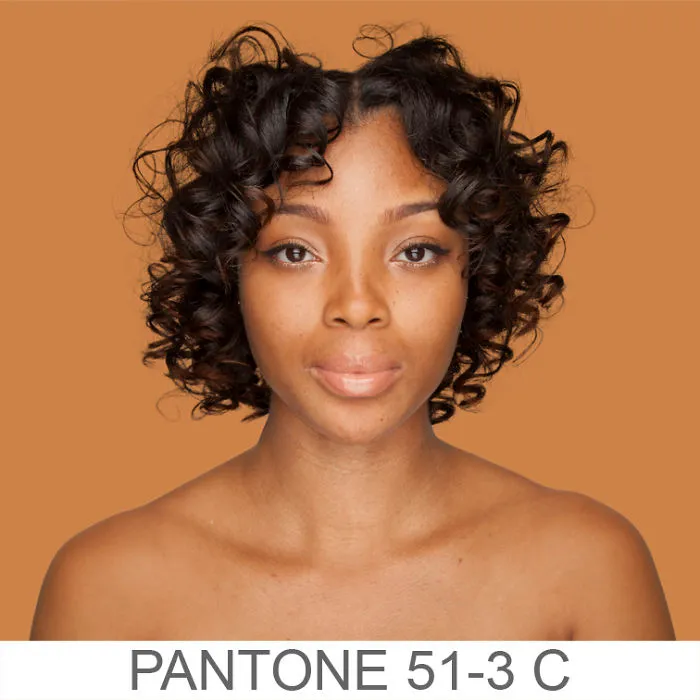 Esta fotógrafa intenta retratar cada tono de piel para un proyecto Pantone humano