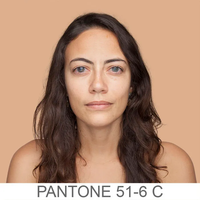 Esta fotógrafa intenta retratar cada tono de piel para un proyecto Pantone humano