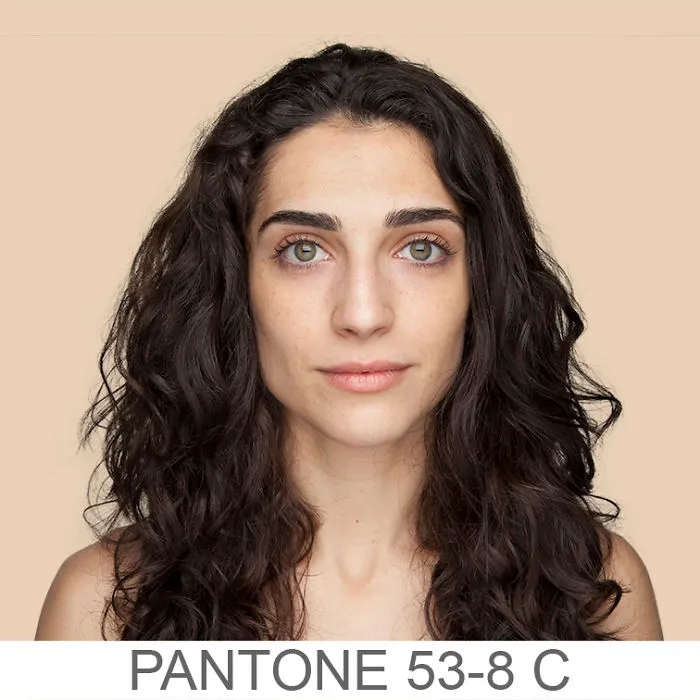 Esta fotógrafa intenta retratar cada tono de piel para un proyecto Pantone humano