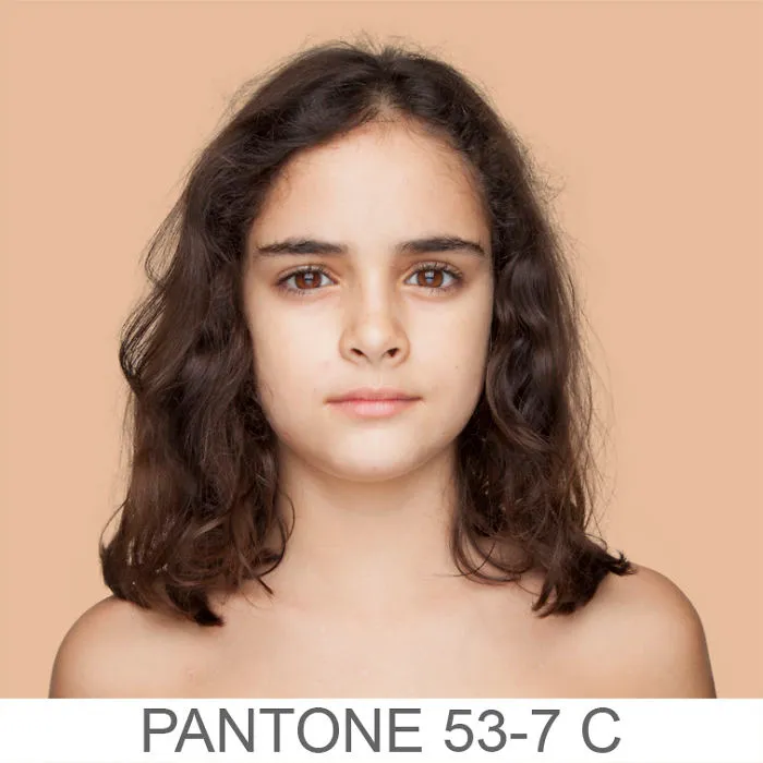Esta fotógrafa intenta retratar cada tono de piel para un proyecto Pantone humano