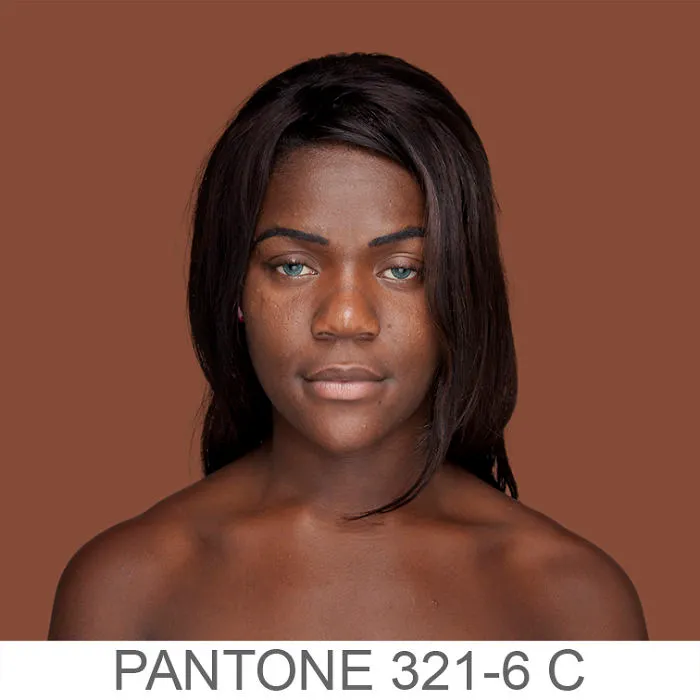 Esta fotógrafa intenta retratar cada tono de piel para un proyecto Pantone humano