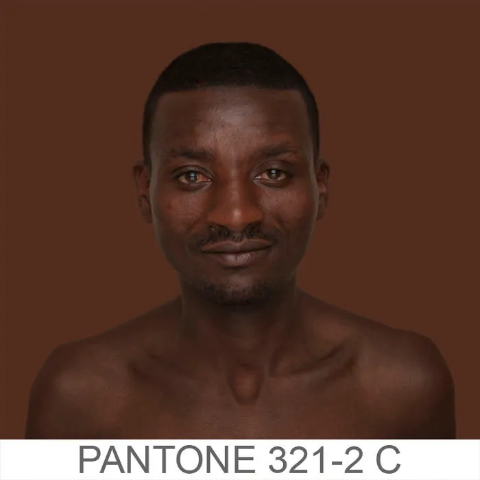 Esta fotógrafa intenta retratar cada tono de piel para un proyecto Pantone humano