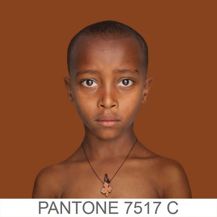 Esta fotógrafa intenta retratar cada tono de piel para un proyecto Pantone humano