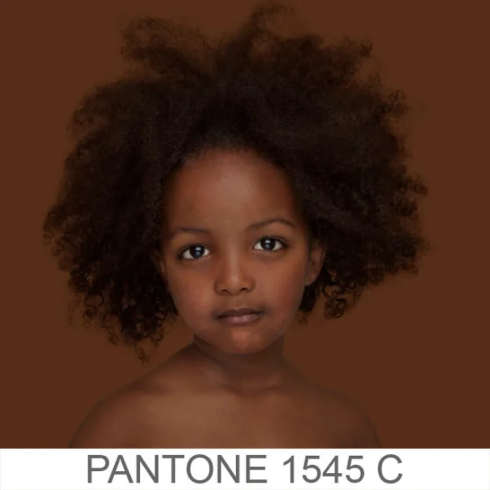 Esta fotógrafa intenta retratar cada tono de piel para un proyecto Pantone humano