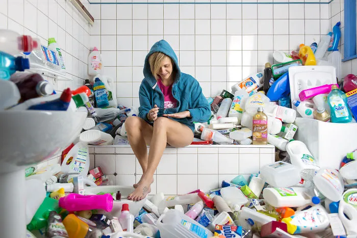 After 4 Years Of Not Throwing Away His Trash This Photographer Created A Powerful Photo Series