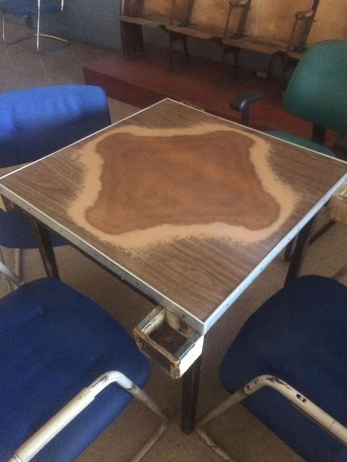 Tras años de jugar al dominó en la mesa