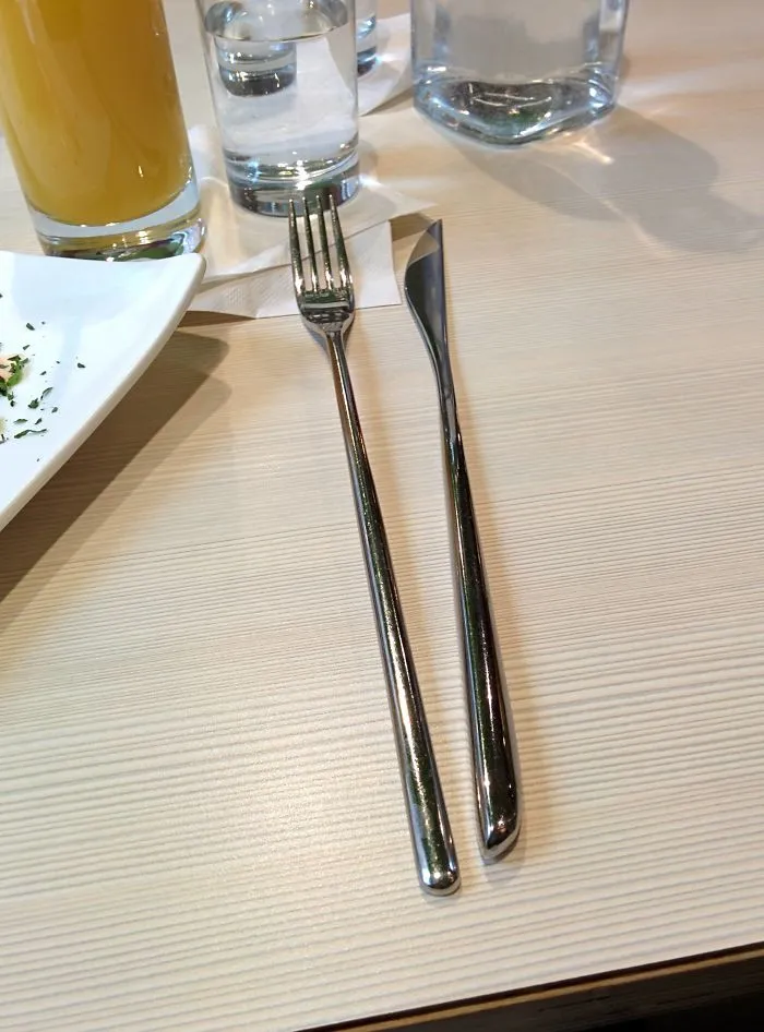 Estos cubiertos son muy incómodos