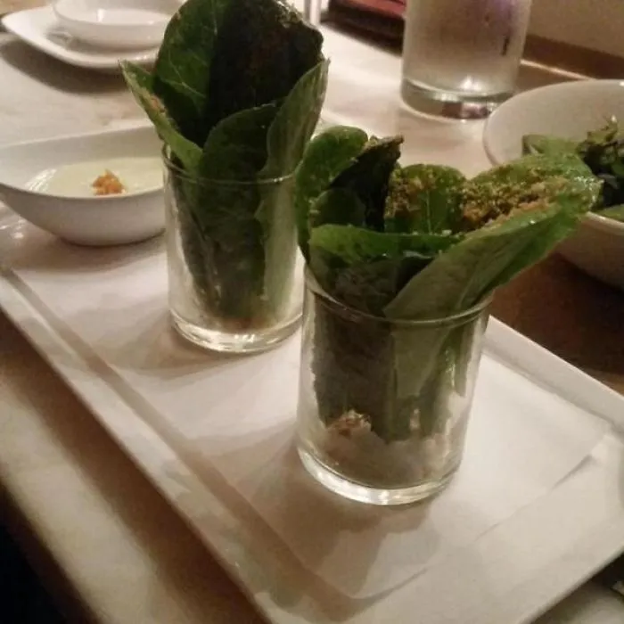 He pagado 16$ por esta "ensalada" César en un restaurante conceptual