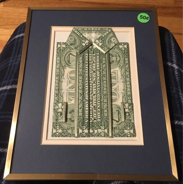 Obra de arte hecha con 6 billetes de un dolar, me costó 50 centavos