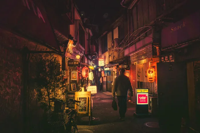 Magical Night Photos Of Tokyo’s Streets By Masashi Wakui Look Straight Out Of Miyazaki Films (New Photos)