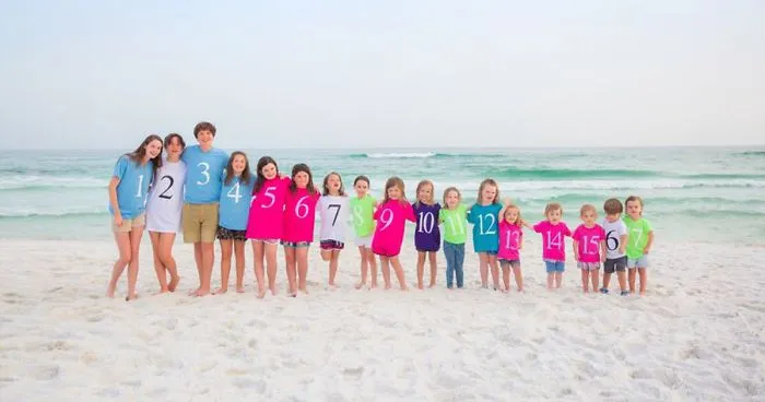 This Photo Of Color-Coded Grandchildren Is Going Viral, And It Shows Just How Much One Family Can Grow