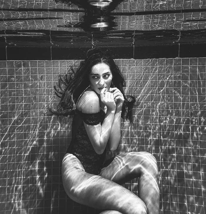 I Did An Underwater Fashion Shoot Using Mobile Phone And Natural Light