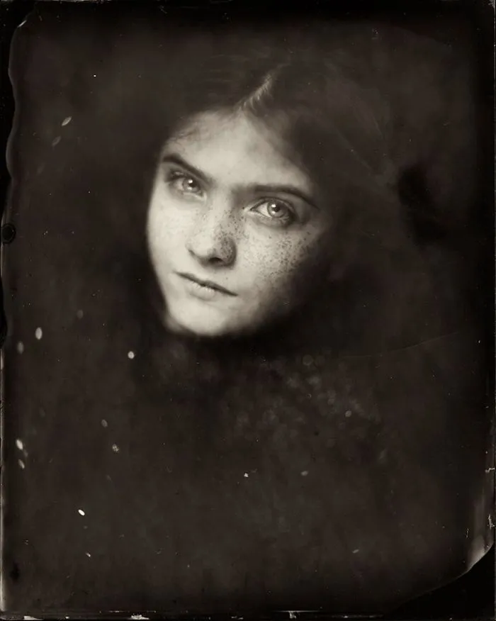 Esta fotógrafa usa una técnica de hace 166 años para retratar a niños, y los resultados son cautivadores