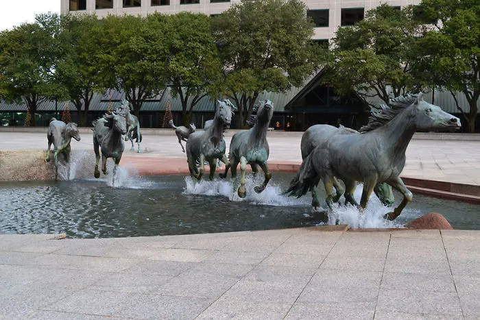 "Los mustangs de Las Colinas", Texas, EEUU