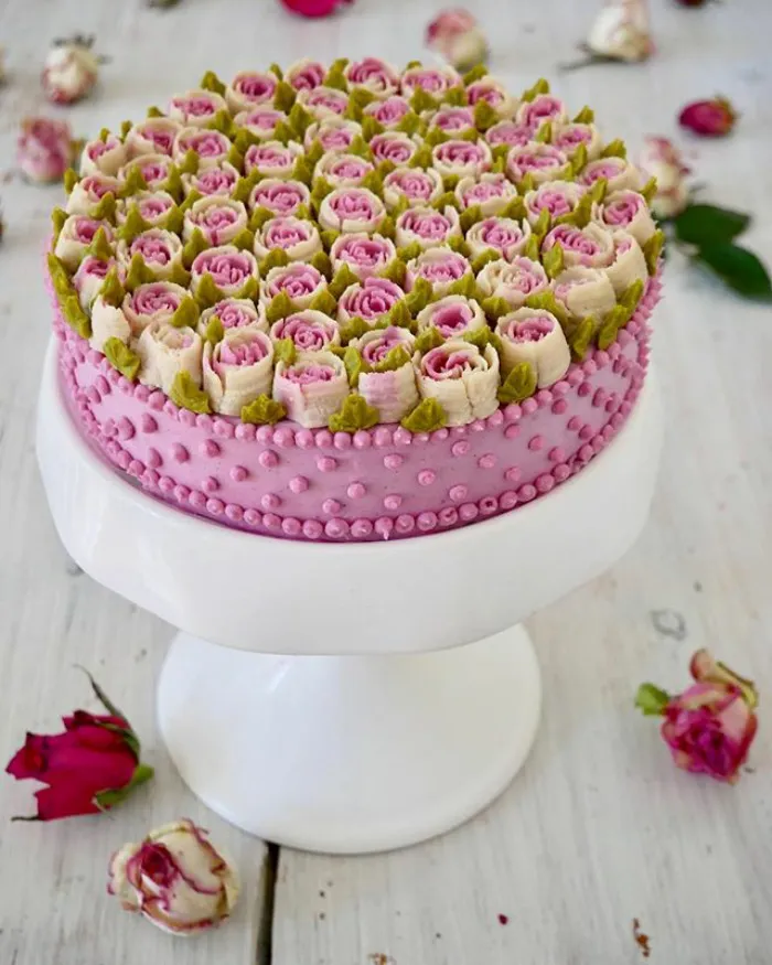 This German Confectioner Makes The Most Beautiful Raw Vegan Cakes Ever