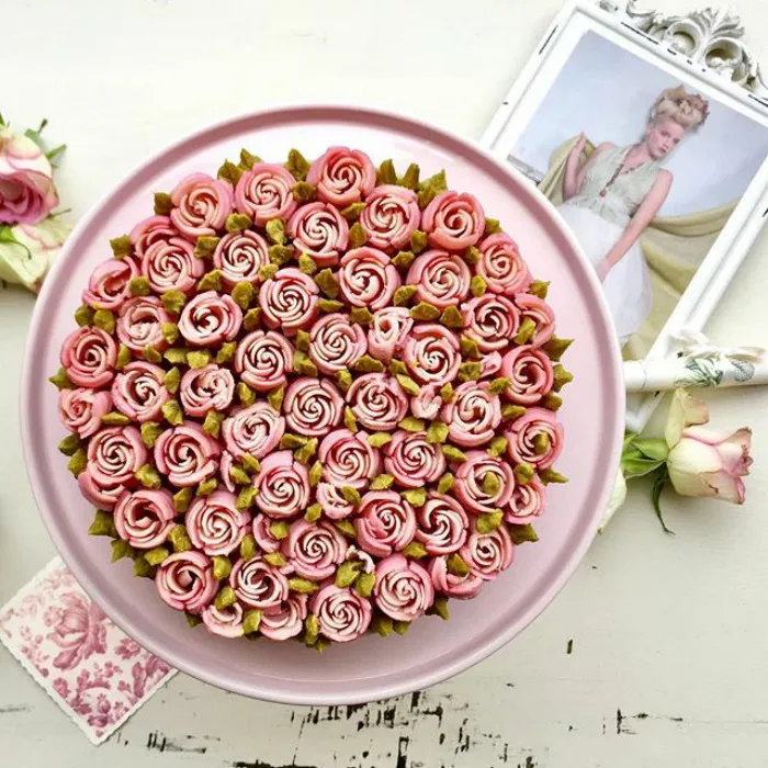 Esta repostera alemana prepara las más bellas tartas crudas veganas