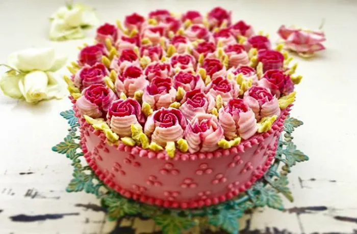 This German Confectioner Makes The Most Beautiful Raw Vegan Cakes Ever