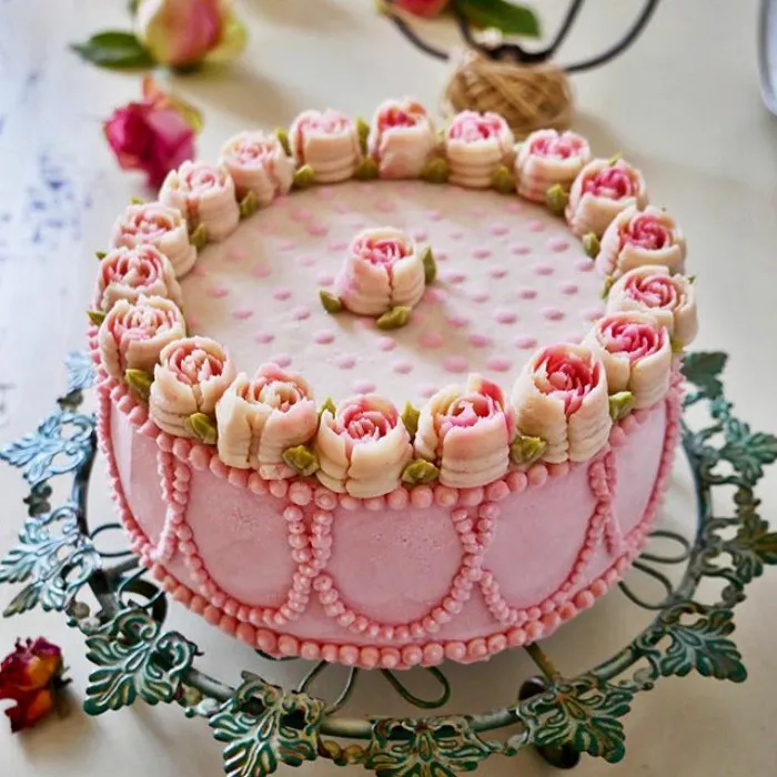 This German Confectioner Makes The Most Beautiful Raw Vegan Cakes Ever