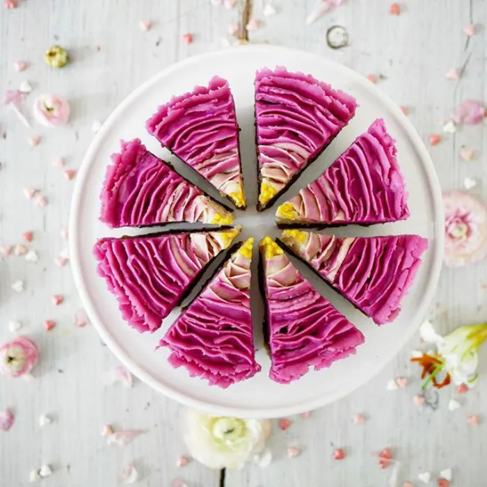 Esta repostera alemana prepara las más bellas tartas crudas veganas