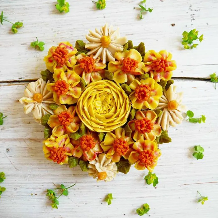 Esta repostera alemana prepara las más bellas tartas crudas veganas