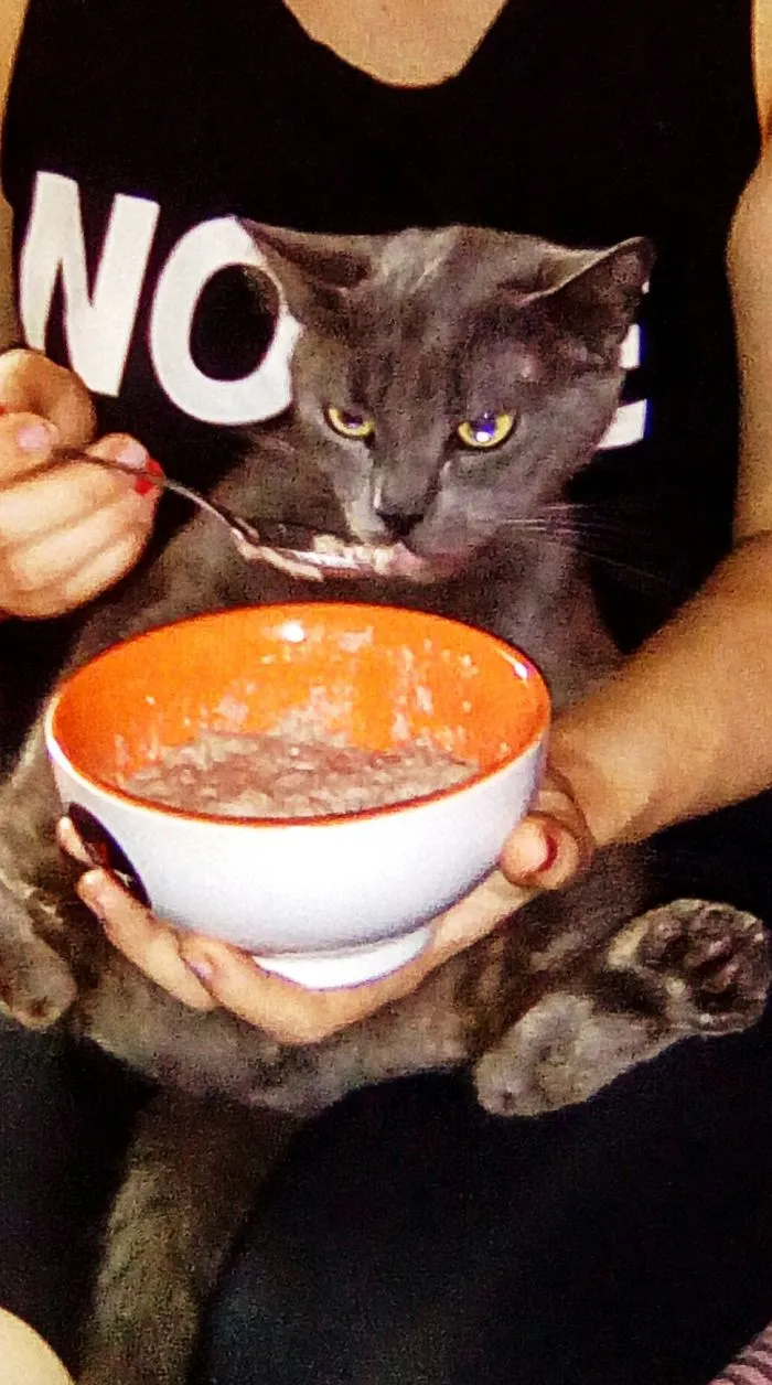 She Loves To Eat Like Thi