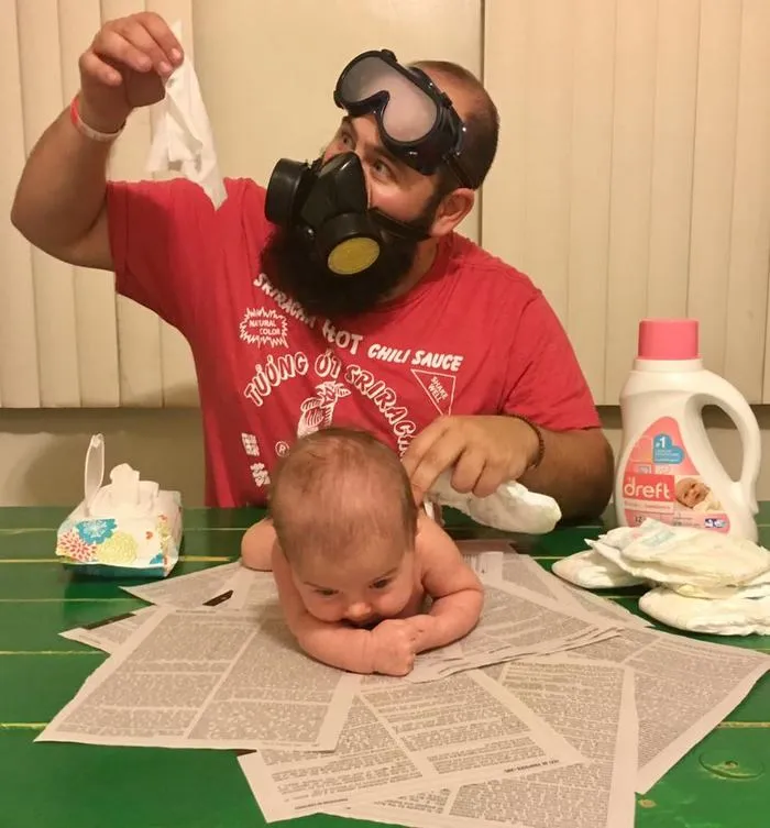 Este padre se hace divertidas fotos disfrazándose con su bebé, y son adorables