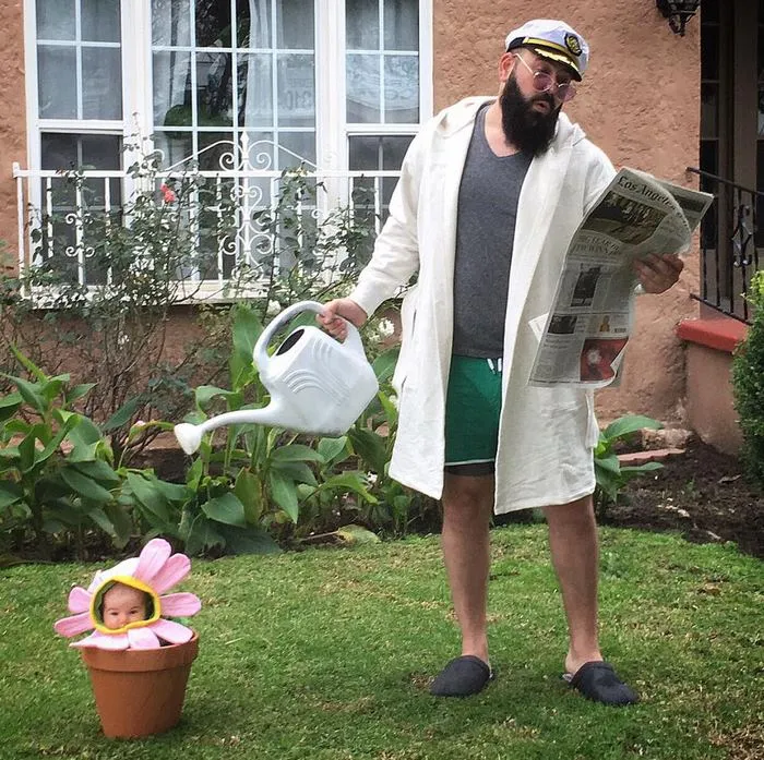 Este padre se hace divertidas fotos disfrazándose con su bebé, y son adorables