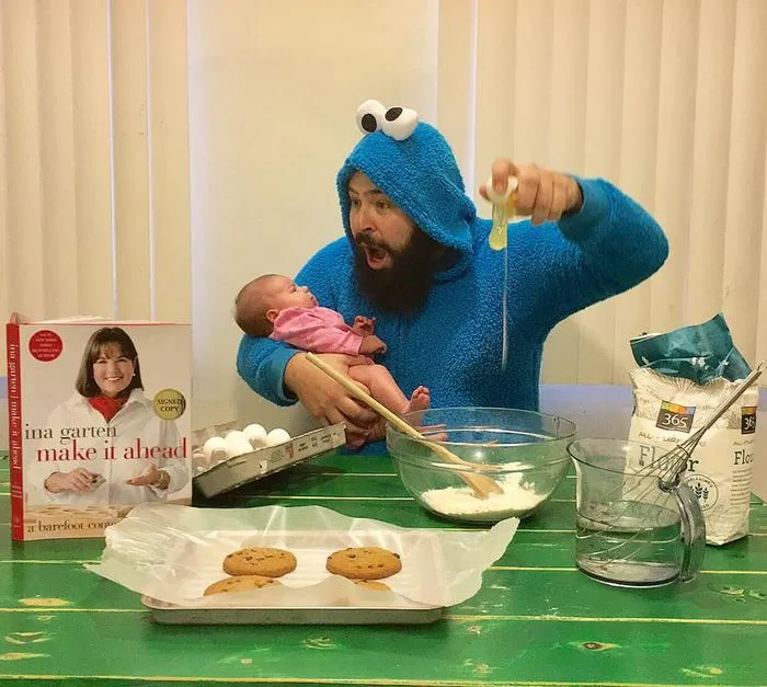 Este padre se hace divertidas fotos disfrazándose con su bebé, y son adorables