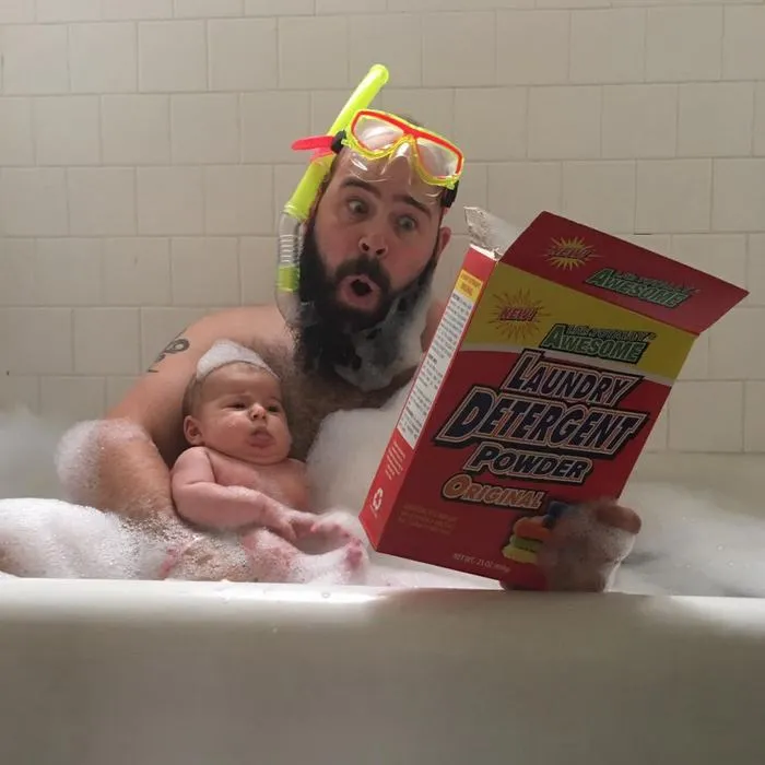 Este padre se hace divertidas fotos disfrazándose con su bebé, y son adorables