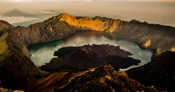 I Captured The Most Beautiful Views During Volcano Rinjani Trekking