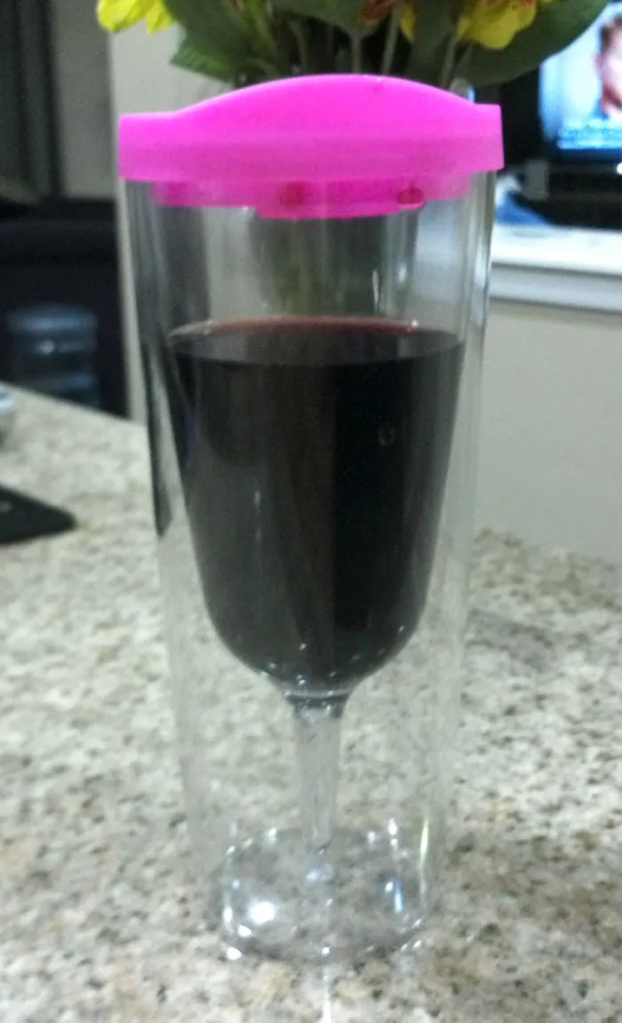 Mi marido se cansó de ver manchas de vino por todos lados y me ha comprado esto