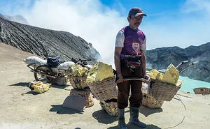 6 Hours In Hell On Earth: Kawah Ijen Volcano