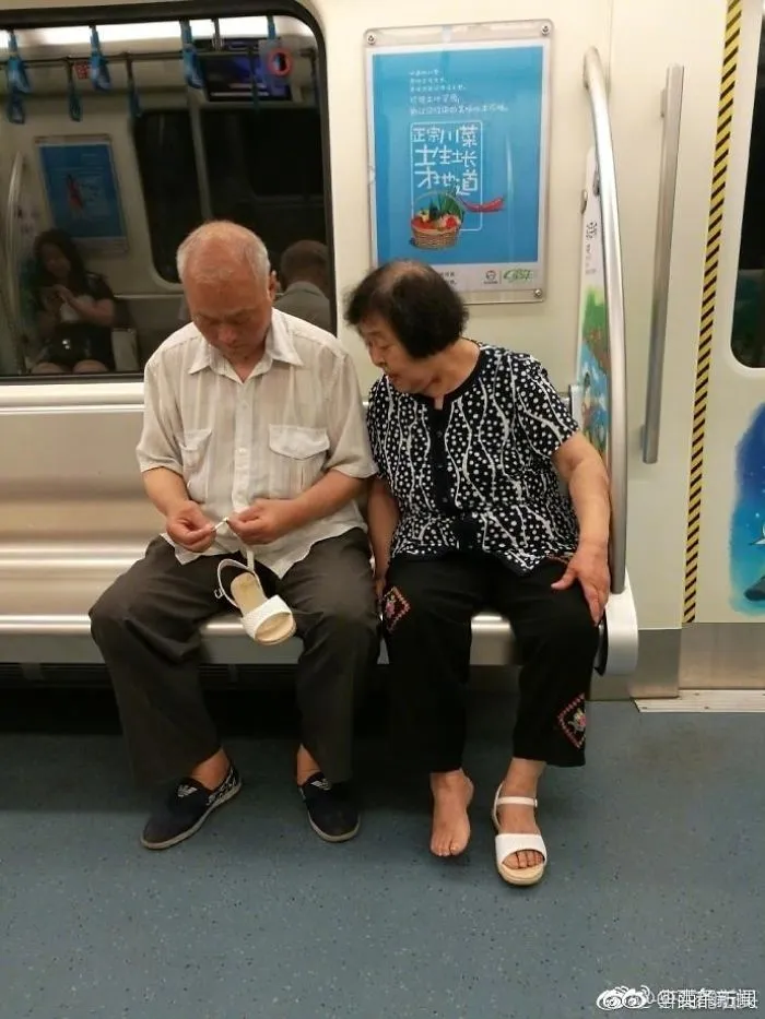 Senior’s Lacing Of His Wife’s Shoe On Subway Shows True Love