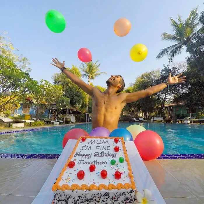 Guy Quits Job To Travel The World While Assuring His Mom He's Fine, A Year Later He's Still Doing It!