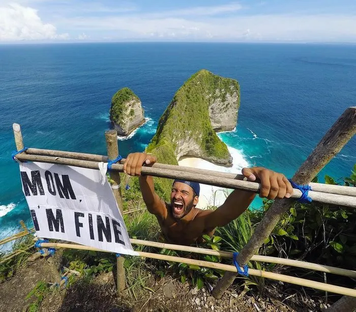 Guy Quits Job To Travel The World While Assuring His Mom He's Fine, A Year Later He's Still Doing It!