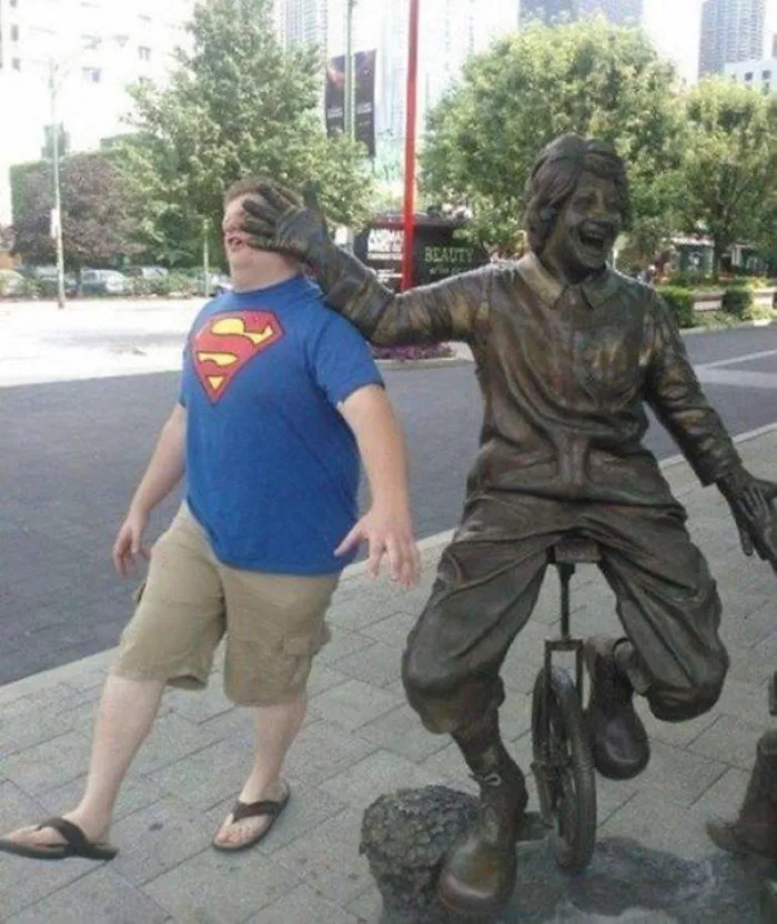 50 Times People Took Posing With Sculptures To Another Level