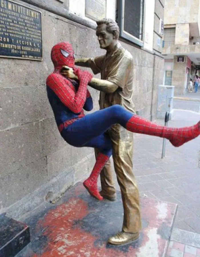 50 Times People Took Posing With Sculptures To Another Level