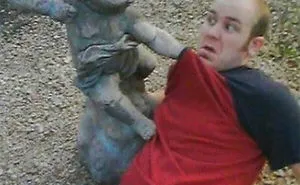 50 Times People Took Posing With Sculptures To Another Level