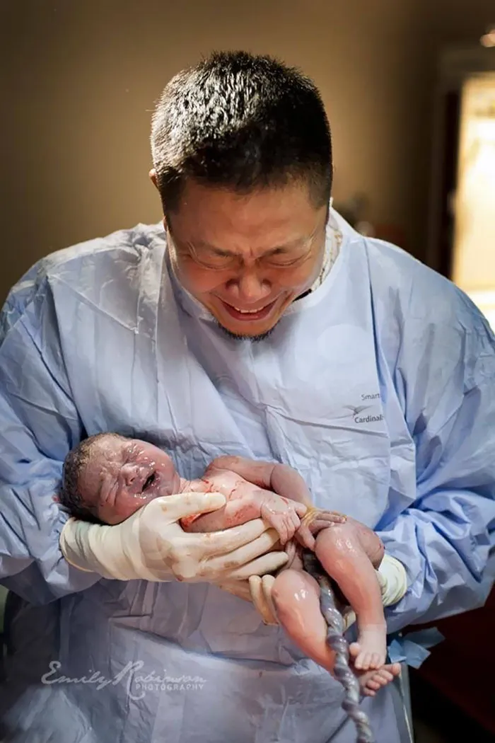 100 Powerful Photos Of Dads In The Delivery Room To Celebrate Father's Day