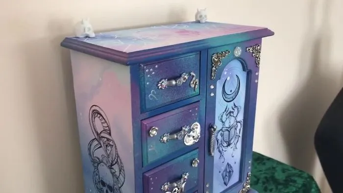 I Make Custom Gothic And Fantasy Jewellery Boxes.