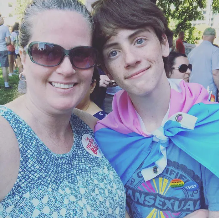 30 Amazing Parents Supporting Their LGBT Kids This Pride Month