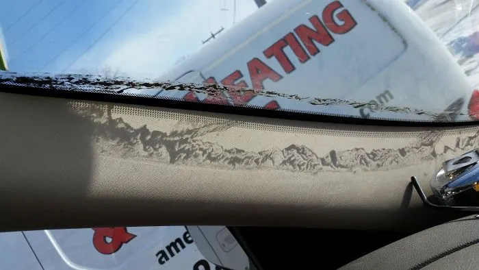 Sombra de la guarrería en mi ventana parece una sierra montañosa